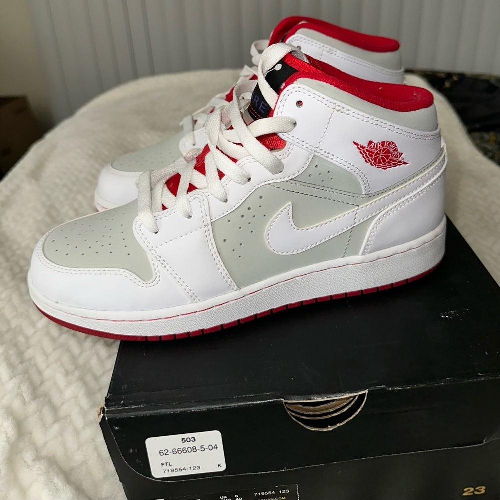 Nike Air Jordan 1 Mid 'Hare'